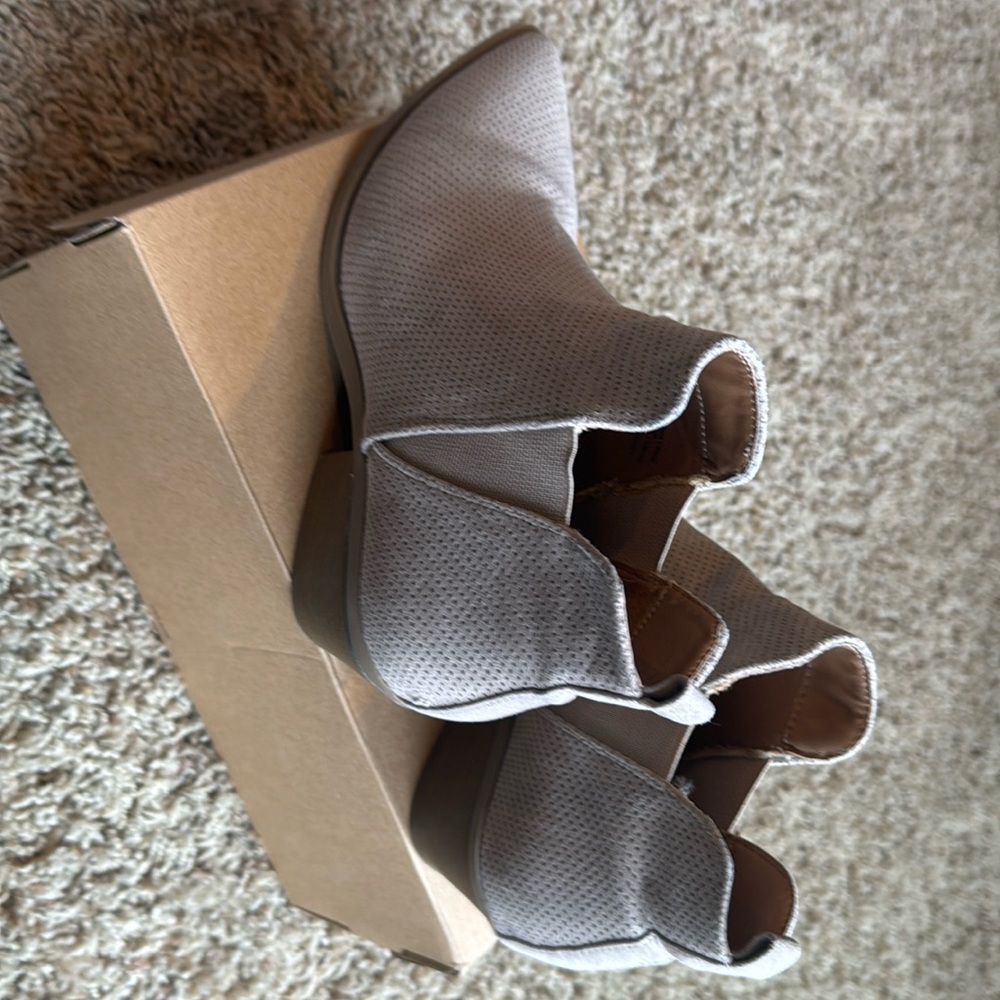 Universal Thread ankle boots